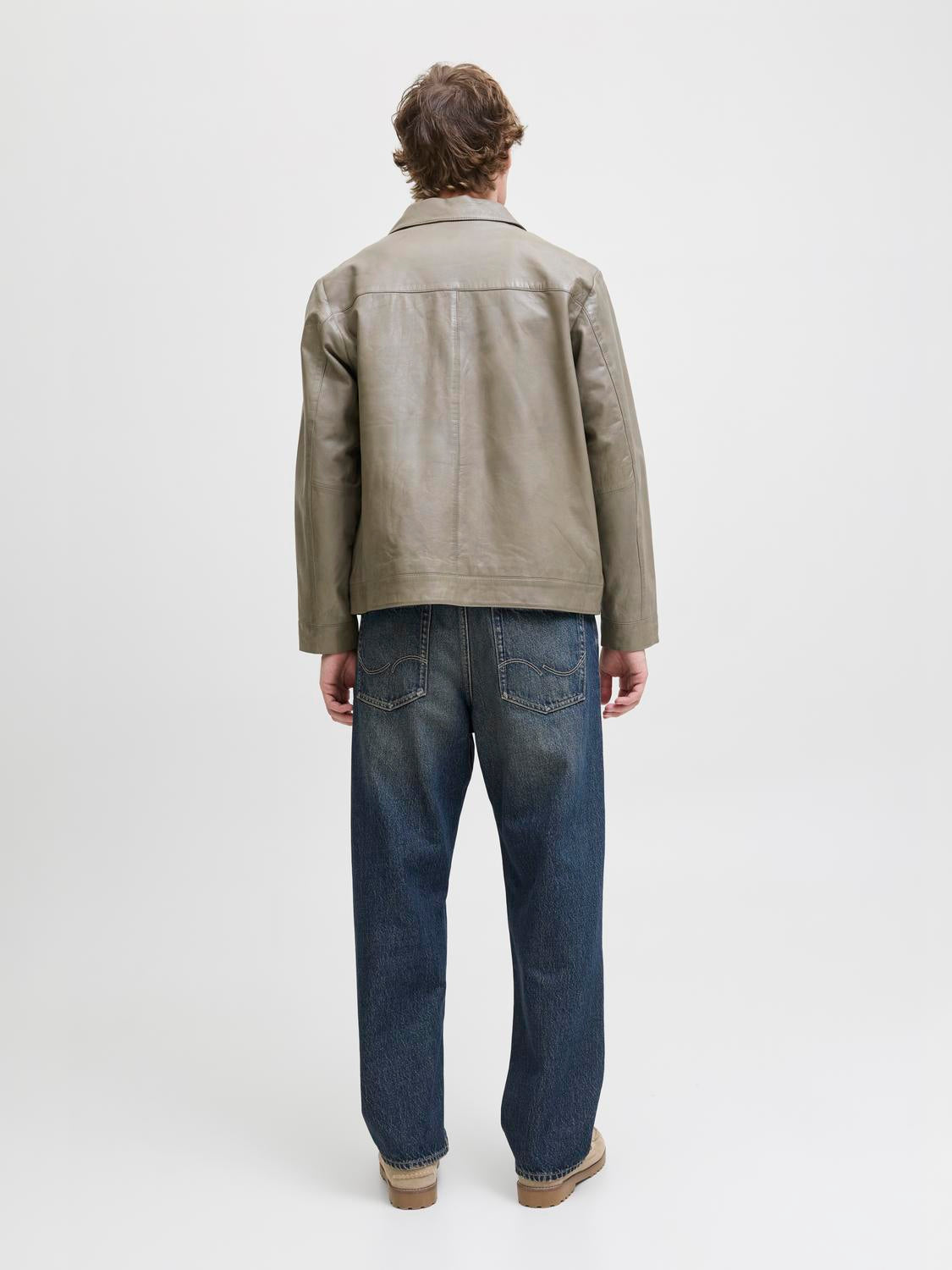 model_shot-back